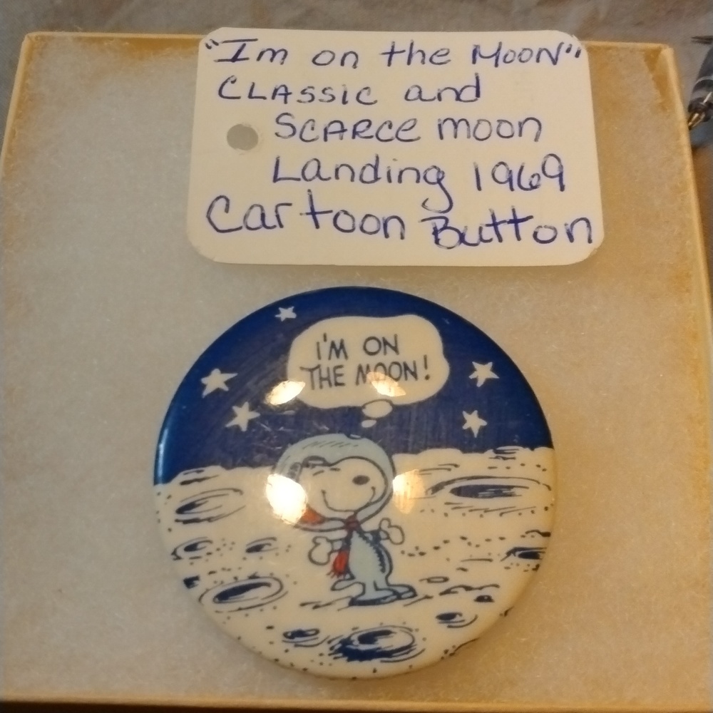 Vintage Snoopy pin 1969 "I'm on the Moon"